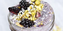 Blackberries, Coconut & Pistachios Chia Pudding