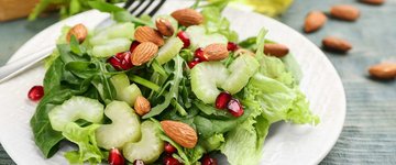 Spinach and Pomegranate Salad