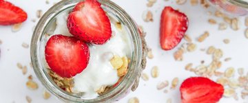 Strawberry Yogurt Breakfast Parfaits