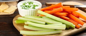 Veggies and Greek Yogurt Herb Dip Snack