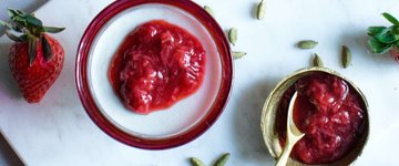 Tápióka puding eperrel, mogyoróvajjal