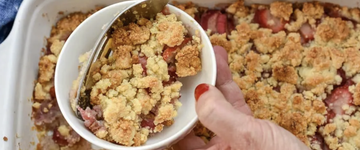 Delicious Keto Strawberry and Rhubarb Crumble