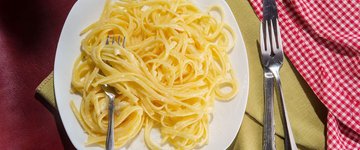 Fettuccine with Creamy Cauliflower Alfredo Sauce