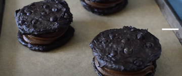 VEGAN DOUBLE CHOCOLATE WHOOPIE PIES
