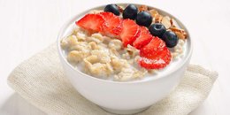 Hearty Oatmeal with Frozen Berries and Almonds