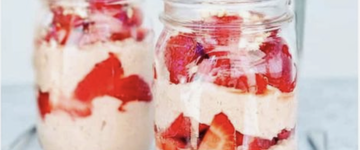 Keto Strawberry shortcake overnight oats