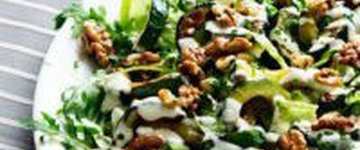 Low-carb zucchini and walnut salad