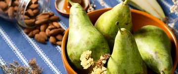 Sliced Pear & Almonds