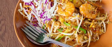 Healthy Pad Thai with Shredded Cabbage