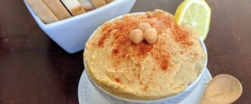 HEAVENLY GARLIC HUMMUS