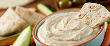 Hummus, Pita & Carrots