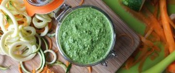 Lemony Spinach Raw Pesto with Zoodles