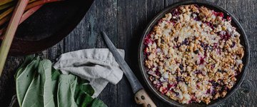 Healthy Rhubarb & Ginger Crumble