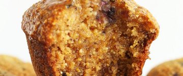 1-Bowl Blackberry Cornmeal Muffins