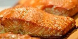 Baked Salmon and Veggie Parcels