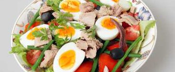Nicoise Salad with Seared Tuna and Mung Beans