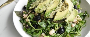 Spicy Blueberry Arugula Salad with Avocado