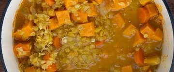 Curried Sweet Potato Soup with Lentils 