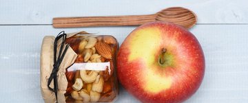 Apple & Nuts Snack