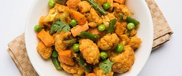 Cauliflower Chickpea Curry with Quinoa and Peas