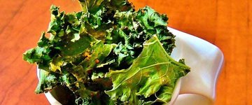 Lemon Garlic Kale Chips