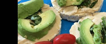 Hummus Topped Rice Cakes