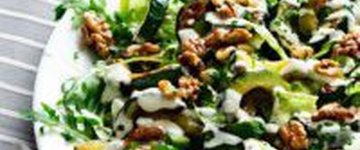 Low-carb zucchini and walnut salad