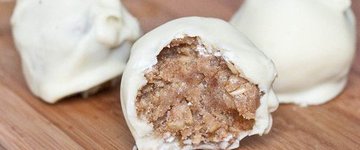 No-Bake Frosted Oat Spice Cookie Balls
