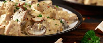 Chicken Bacon and Mushrooms in Cream Sauce