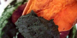 Spirulina Hummus with Yam Chip Dippers