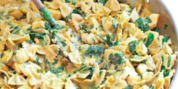 SPINACH ARTICHOKE PASTA WITH CHICKEN