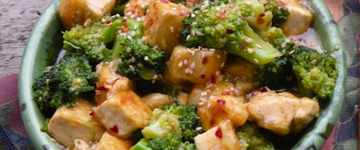 Steamed Veggies with Peanut Sauce