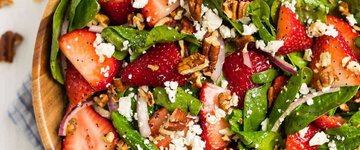 Strawberry Almond Spinach Salad