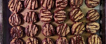 Healthy 4 ingredient Samoas cookies