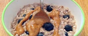 Overight Peanut Butter and Jelly Quinoa Oats