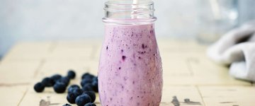 Berries and Almonds Smoothie