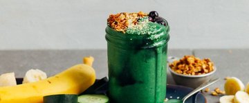 Super Green Spirulina Smoothie (5 Ingredients)