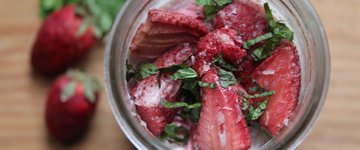 Roasted Strawberry & Vanilla Overnight Oats