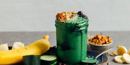 Super Green Spirulina Smoothie (5 Ingredients)