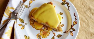 Almond Sponge Cake with Lemon Curd