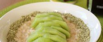 Vanilla and Coconut Oats with Kiwi Fruit