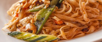 Easy Vegetable Stir Fry with Peanut Sauce