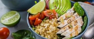 EASY Buffalo Chicken Quinoa Bowl