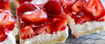 Strawberry Yogurt Cheesecake Bites