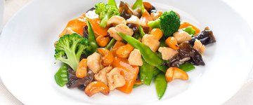 Broccoli Cashew Stir-Fry With Brown Rice