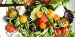 Salad with roasted tomatoes and pesto