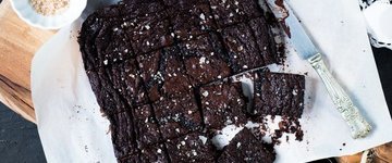 Paleo Chewy Fudgy Raspberry Brownies