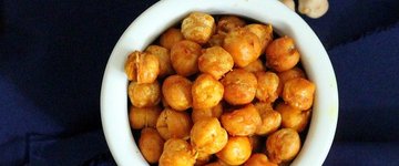 Roasted Chickpeas with Turmeric and Chili 