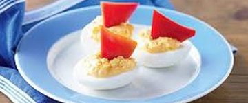 Keto Avocado Eggs with Bacon Sails