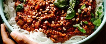 Bolognai spagetti rizstésztával (rejtett májjal)